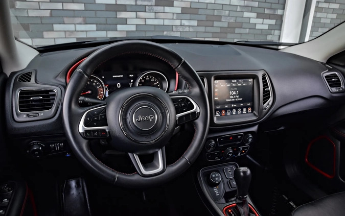 Jeep Compass cena 84900 przebieg: 90000, rok produkcji 2019 z Sochaczew małe 781
